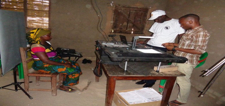  Zoezi la Uboreshaji wa Daftari la Kudumu la Wapiga Kura katika kata ya Sindano tarehe 03/05/2015 